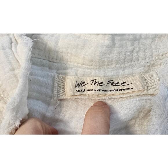 Free people white guazy beachy oversized long sleeve button up w/ pockets Small - Picture 4 of 11